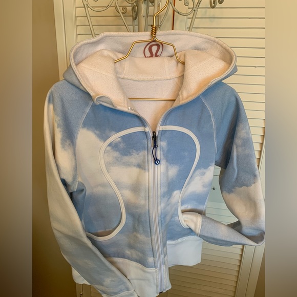 Lululemon Cloud Hoodie - Picture 5 of 6